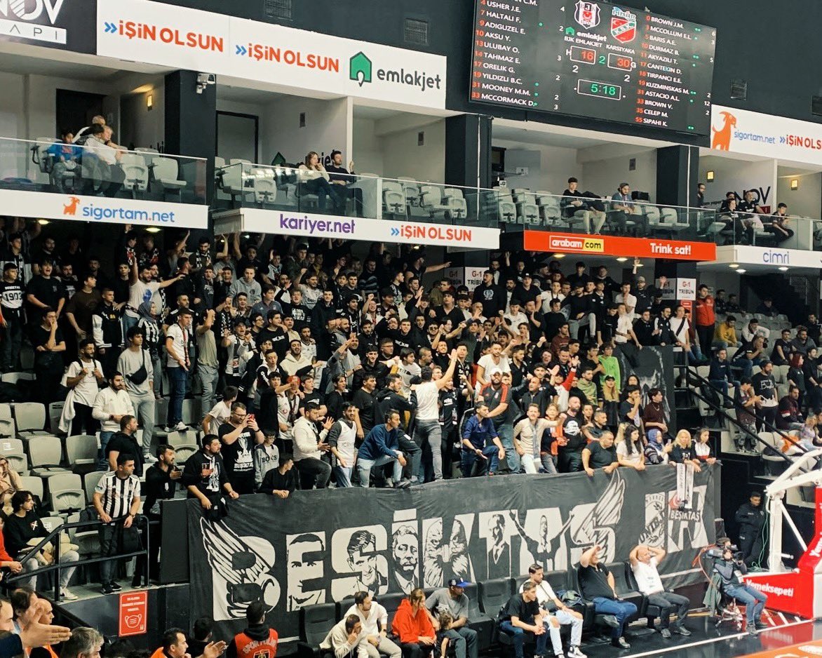 ÜNİVERSİTELİ BEŞİKTAŞLILAR!

Karşıyaka’yla oynadığımız erkek basketbol maçında Beşiktaş’ımızı yalnız bırakmadık.

#UNIBJK