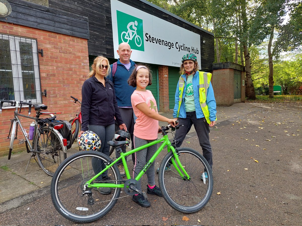 SGCyclingHub's tweet photo. Started with a delivery
 #BikeabilityFamily course
Three 1-2-1 lessons
#BeginnerBiking course
Then returning the rubbish

#lastMileDelivery #green #transport #thisGirlCan https://t.co/FwjNdyNCzI