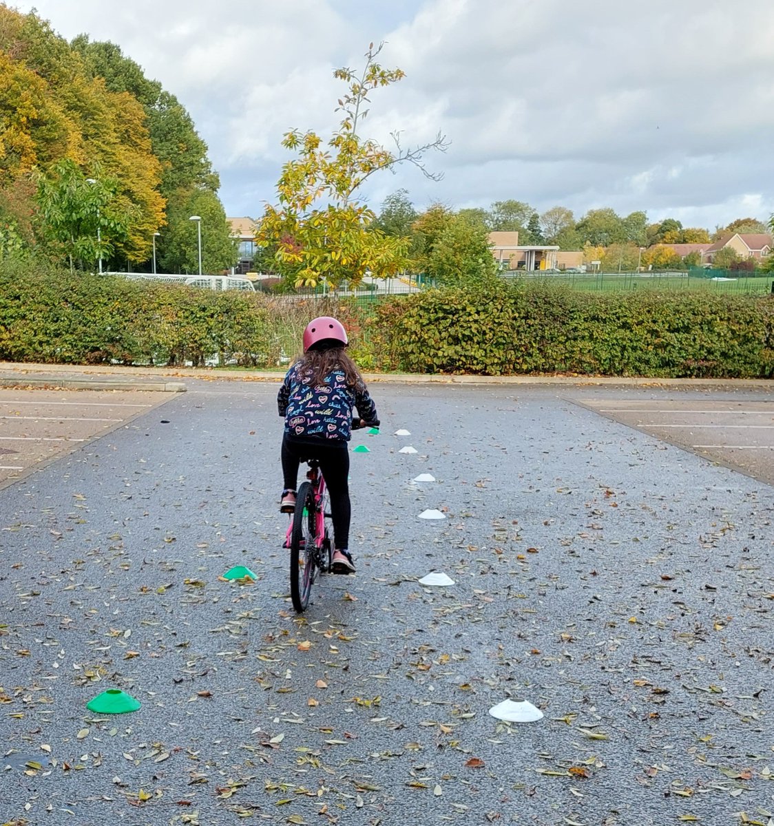 SGCyclingHub's tweet photo. Started with a delivery
#BikeabilityFamily course
Three 1-2-1 lessons
#BeginnerBiking course
Then returning the rubbish
#lastMileDelivery #green #transport #thisGirlCan https://t.co/FwjNdyNCzI