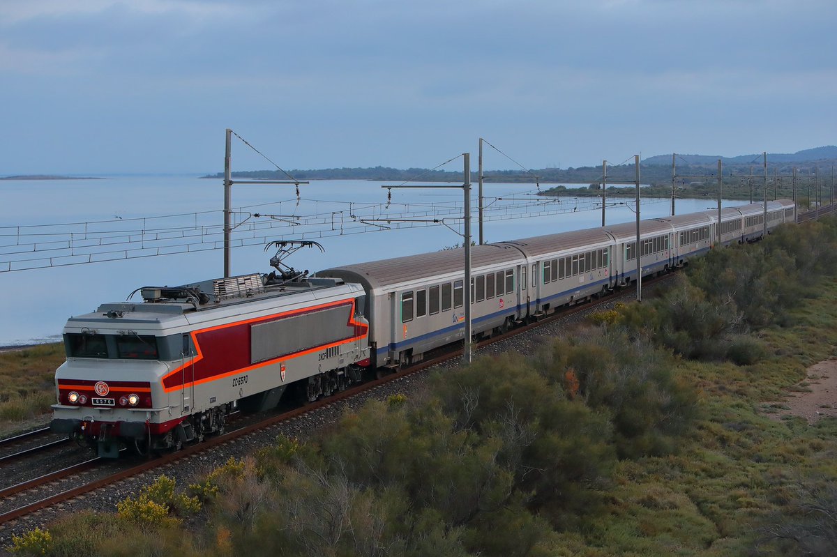 Panama0503's tweet photo. 3軸(C)のゲンコツことCC6500。2軸(B)のそれよりスレンダーな姿がカッコいいです。先週末にCC6570を、今週末にCC6549をそれぞれ撮影しました。
#CC6570
#CC6549 https://t.co/8ch7Iol69x