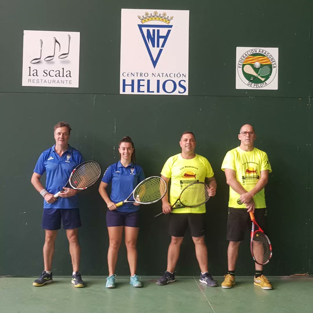 PelotaCNH's tweet photo. Ni en fiestas descansamos, aquí tenemos a nuestro equipo de Helios de frontenis veteranos jugando contra Cuarte. Buenos y reñidos partidos los que hemos podido disfrutar hoy. Gran victoria contra un  equipo muy solido. 2-1 al final del encuentro, a favor de Helios. https://t.co/bCpJILkPov