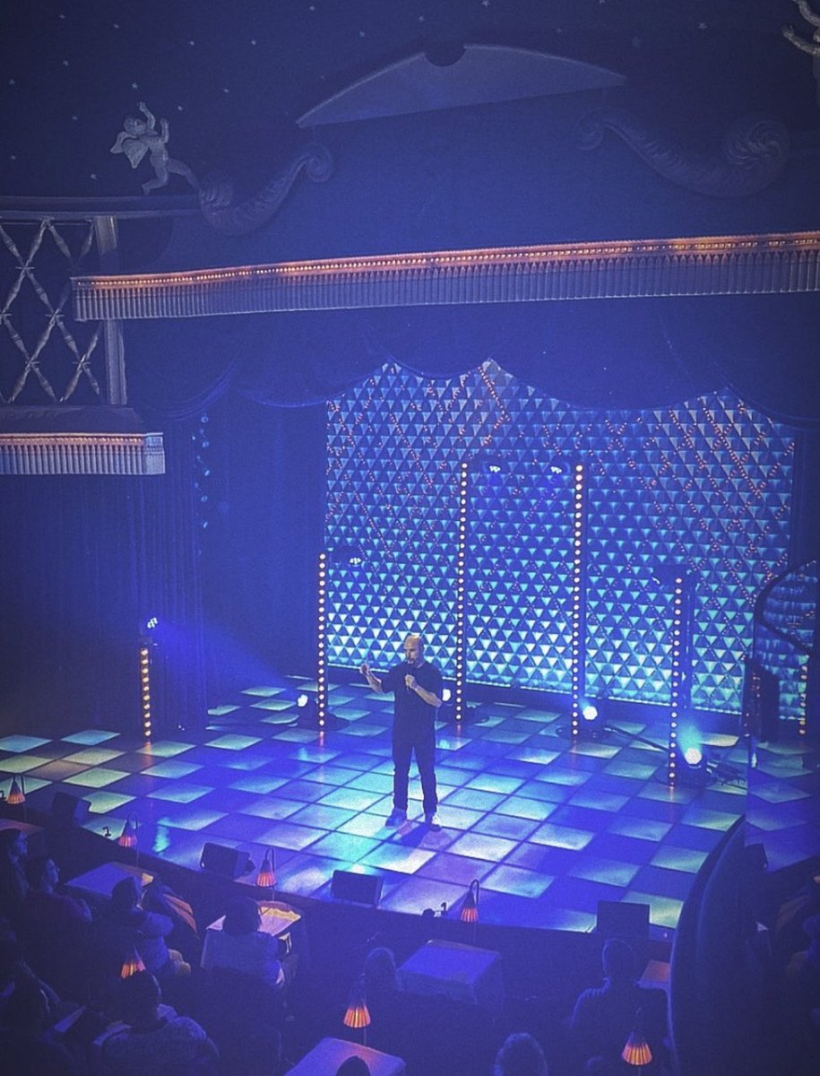 Satisfaction_tv's tweet photo. #AW 🎭
➡️Captation vidéo en cours à l’occasion des toutes dernières dates du spectacle #ONE de @CartmanOfficiel 🔥
Plus d’infos sur les productions d’#AWSpectacles 📲 https://t.co/aQxOOzfmbK https://t.co/CPgy13ZFfe