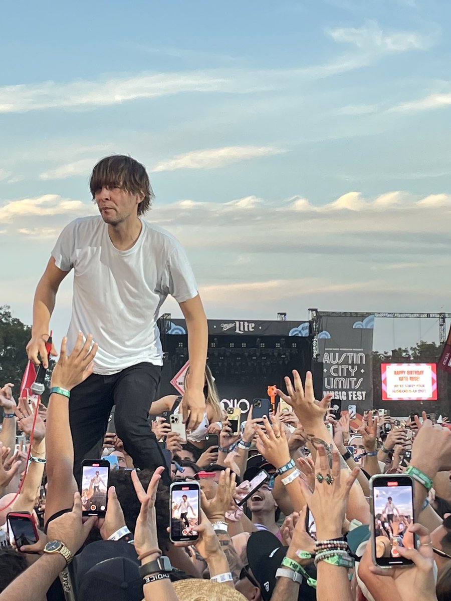 psereiko's tweet photo. ⁦@aclfestival⁩ Sometimes the shot just works. Thomas Mars @wearephoenix https://t.co/aslPit73nQ