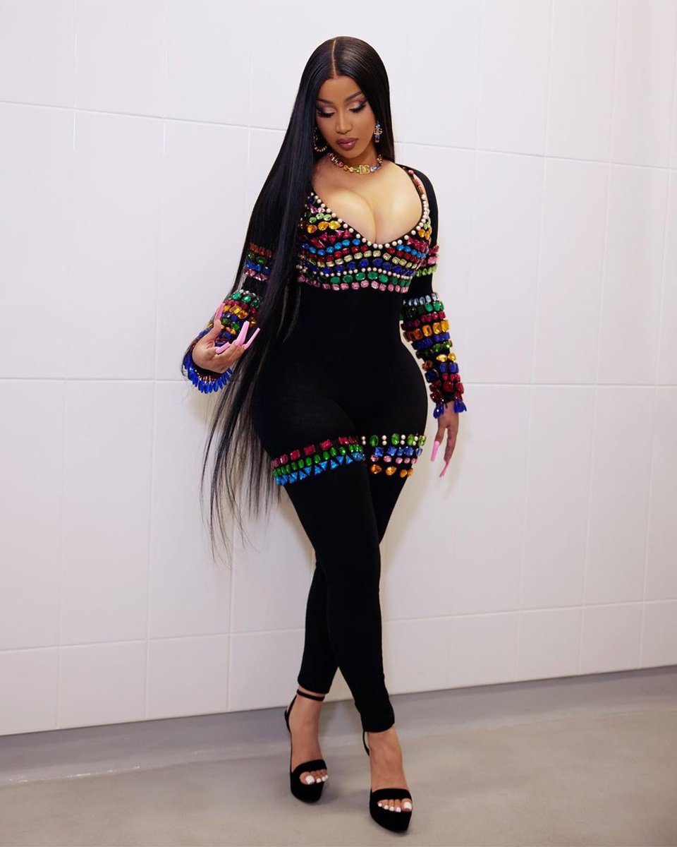 I’m voting for Cardi B for Favorite Female Hip-Hop Artist at the #AMAs