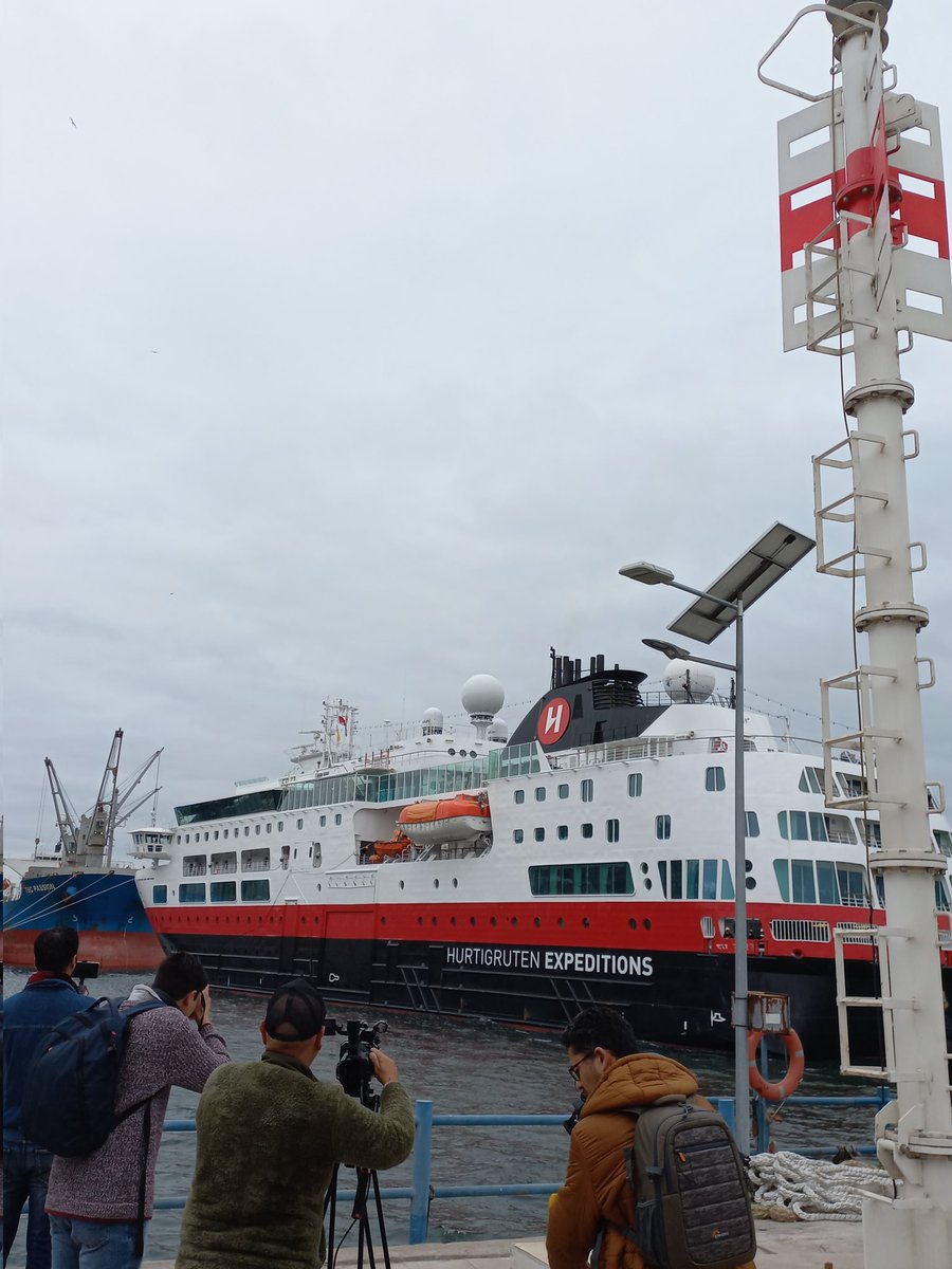 GmoJopia's tweet photo. Con la llegada del MS Fram reanudamos las recaladas de cruceros de lujo en el puerto de #Coquimbo
MS Fran de la naviera @HurtigrutenEXP es el crucero número 315 que atendemos desde 1994 y da inicio a la 28° temporada 2022-2023
@TTICoquimbo
@MiRadiols
@sernaturcoquimb
@TPCCoquimbo https://t.co/oyc89jPUy8