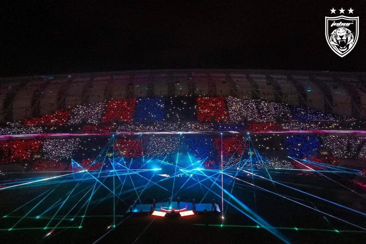 Our Spectacular Night! 🔵🔴

A record 9th straight Malaysia Super League Title. History-makers!

More photos at m.facebook.com/story.php?stor…

#thePioneersJDT
#theNINTH
#TripleHattrick
#WinnersCircle
#JDTFamily
#LuaskanKuasamuJohor