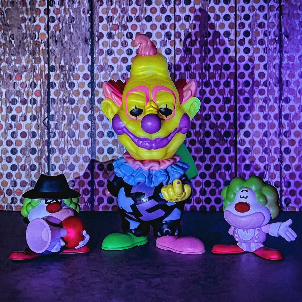 Aren’t all clowns creepy? 😆 

Today’s theme is Creepy Clowns 

🤡 #funkophotoadaychallenge 
📸 @OriginalFunko 

#funkophotography #funkopop #coffee #killerclowns #killerclownsfromouterspace #jumbo #blacklight #fotw #halloween🎃