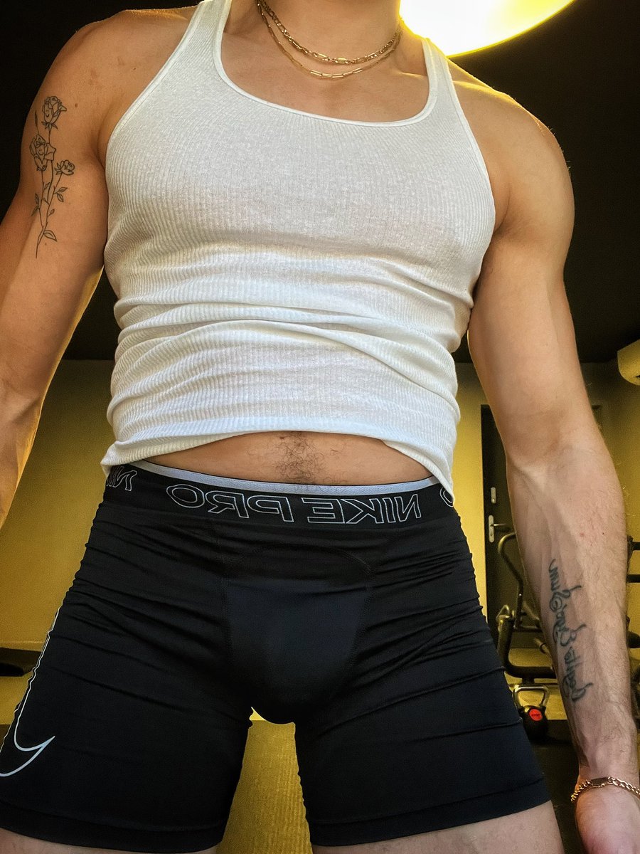 French_Zaddy's tweet photo. Meet me in the locker room? https://t.co/JUCgNg8cDS