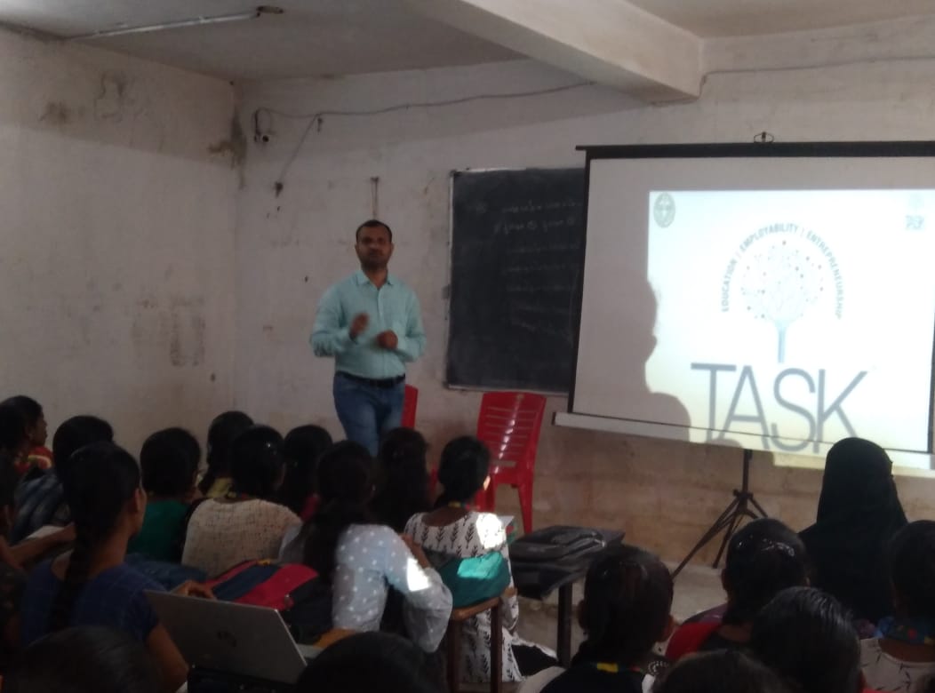 Mutyam_kumar's tweet photo. TASK awareness session at Prathiba Degree and PG College, Siddipet. Explained More on Placement at htts://task.telangana.gov.in https://t.co/umnP1ClaJd