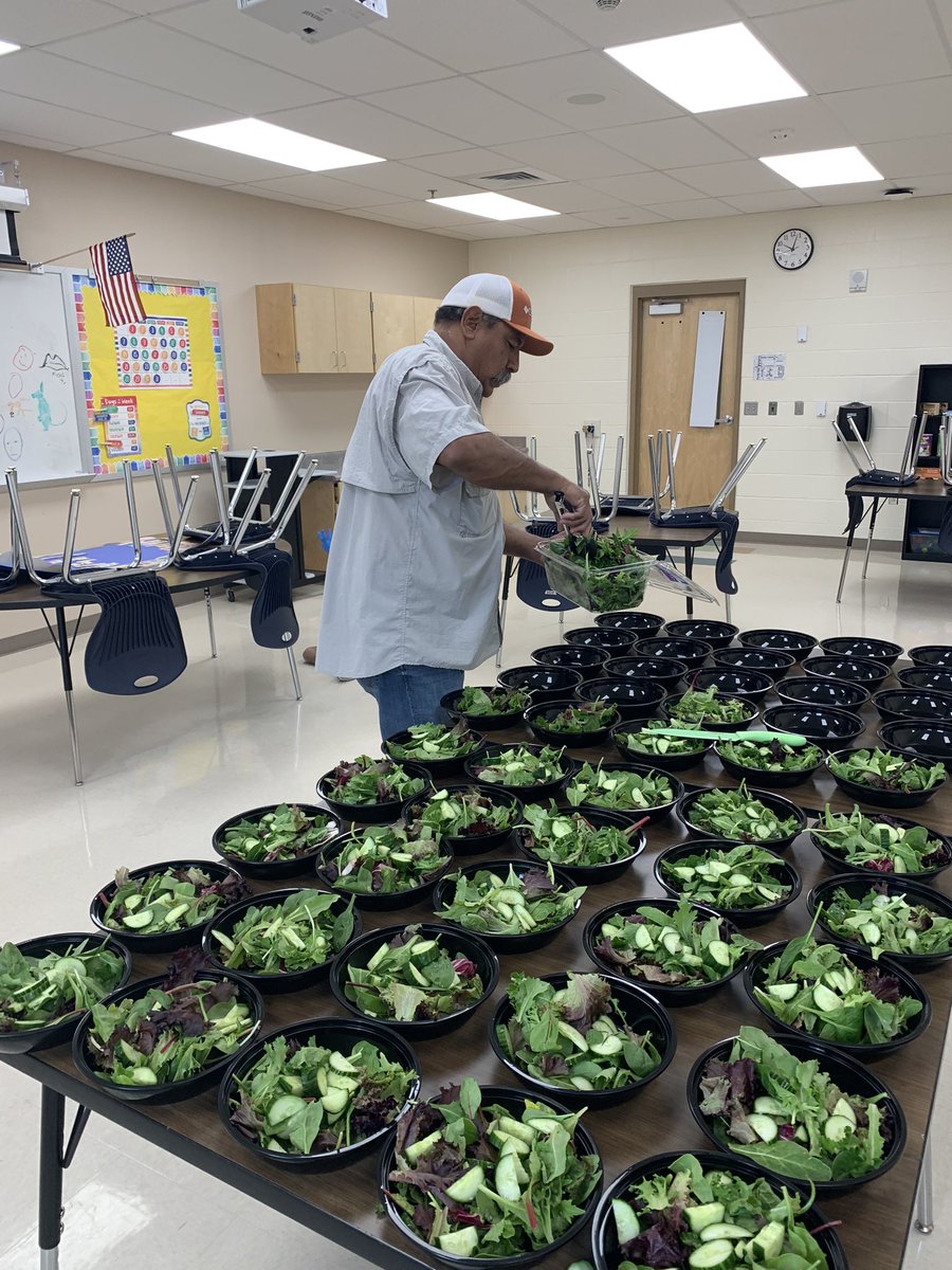 HollieSanchez96's tweet photo. Did someone say FHF baked potato sale?!

Thank you to everyone who helped make yesterday possible! Also, a huge thank you to my family for supporting me in all I do! #StrausFHF @NISDstrausSped @NISDStraus https://t.co/VBFJpXJZb5