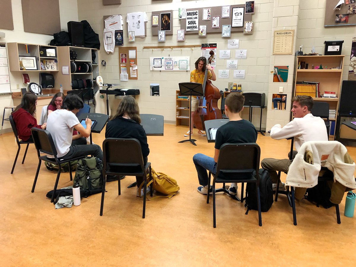 monthemusictchr's tweet photo. AP Music Theory students wrote &amp; performed their own melodies for the class to dictate ✍🏻
Demonstrating an understanding of complex material thru composition &amp; performance. These kids know how to impress! 👏
#8amclass #apmusictheory @ErieHighSchool  @svvsdfinearts #musiceducation https://t.co/idew183YUK