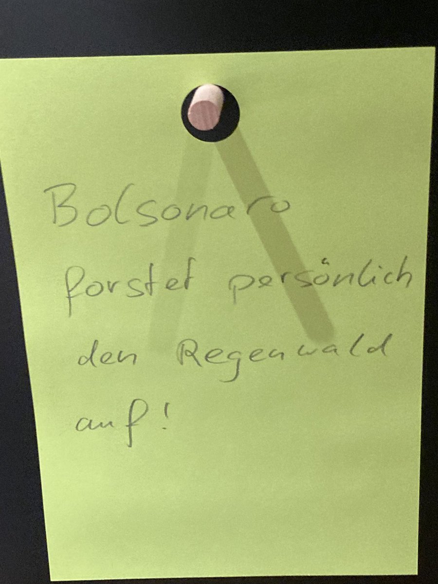 Jetzt schon einer meiner absoluten Favoriten an der partizipativen Station: Welche Geschichten zur #Klimakrise wollt ihr hören? Kommt vorbei, lasst euch inspirieren von der Ausstellung KLIMA_X <a href="/mfk_frankfurt/">MfK Frankfurt</a> #klima_x