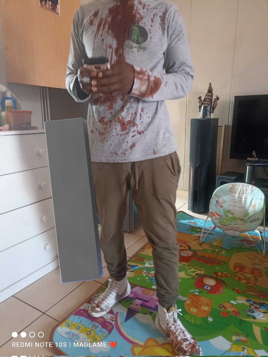 DlameBuhlebethu's tweet photo. Those who say foreigners are not a problem in SA, today in broad daylight the father of my child and I were mugged by two ZIMBABWEAN nationals, they hit him with a brick on his head for trying to protect me. 
I wasn't hurt physically but emotionally and mentally, I'm not okay. https://t.co/q2oaC0GCNU