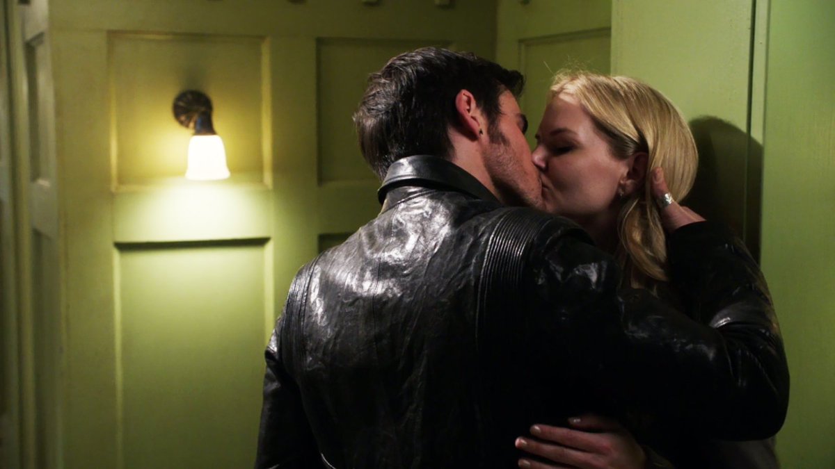EnchantedSwans's tweet photo. ✨ CS Collection
CS kisses | 4x11-12
💘🔥
#captainswan #emmaswan #killianjones #jennifermorrison #colinodonoghue #onceuponatime #ouats4 #cscollection #cskiss #captainswankiss #captainswankisses https://t.co/RlhOSAW3wA