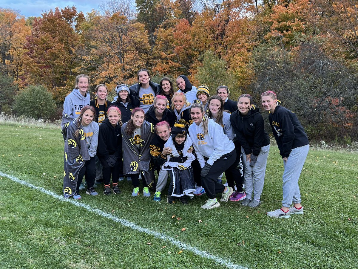 girl_riverside's tweet photo. 3rd place at WRC conference meet! It was a celebration of performances, seniors and a season of smiles. @rhsbeavers @Riverside_athl @RLSD_Beavers @BeaverCentral https://t.co/xeQS00gzOj