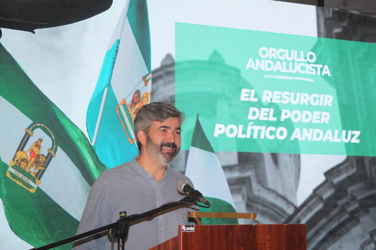 Levantaos_ca's tweet photo. 💚🤍💚 Hoy nos hemos reunido en #Jerez para hacer visible nuestro #OrgulloAndalucista 💪
👉 Un evento que ha contado con las intervenciones de @SantiagoCasal , Luis de Villar, Juan Carlos Benavides, Pedro Pacheco, @MaribelPeinado_  y @modestogmcoria 
.
@levantaos_and https://t.co/z1y4FLs4nU