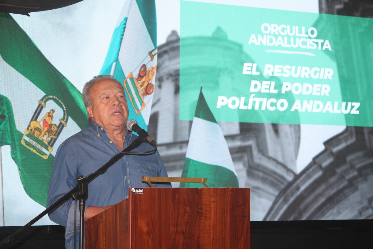Levantaos_ca's tweet photo. 💚🤍💚 Hoy nos hemos reunido en #Jerez para hacer visible nuestro #OrgulloAndalucista 💪
👉 Un evento que ha contado con las intervenciones de @SantiagoCasal , Luis de Villar, Juan Carlos Benavides, Pedro Pacheco, @MaribelPeinado_  y @modestogmcoria 
.
@levantaos_and https://t.co/z1y4FLs4nU