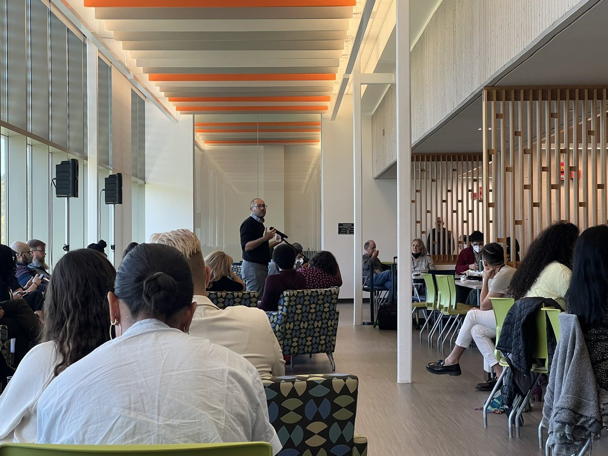 erikadavis213's tweet image. Love this open business meeting concept @RicanStudies So transparent and welcoming 💯 #PRSA2022