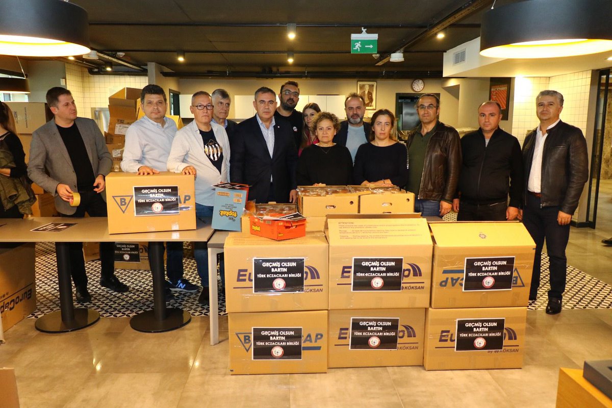 armanuney's tweet image. Büyük Eczacı Mitingimiz için hazırladığımız 60.000 kumanya, maden ocağı patlamasının gerçekleştiği Bartın ilimizdeki yetkililere ulaştırılmak üzere Türk Kızılayı'na ve ihtiyaç sahiplerine ulaştırılmak üzere Ankara Valiliği'ne teslim edilmiştir.