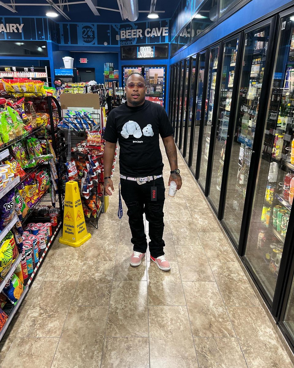 004_jw's tweet photo. This shit 💩in me it ain’t on 🤷🏾‍♂️me i can’t never🙅🏾‍♂️get canceled https://t.co/z2U3O8Hozz
