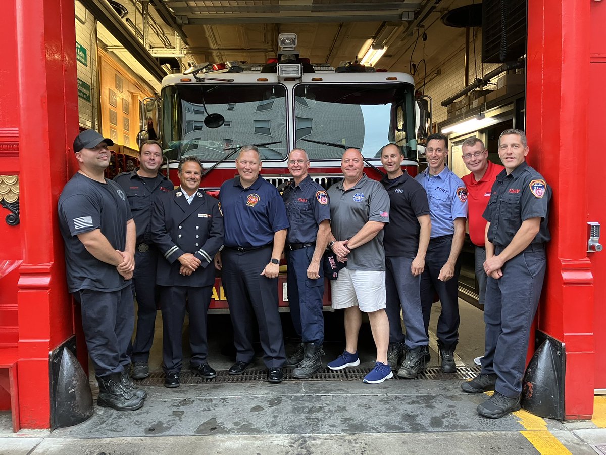 DominicBertucci's tweet image. Congratulations to Danny Hall who retired today after 28 years. Danny was the senior man at Squad 18. #fdny #nycfirewire #westvillage