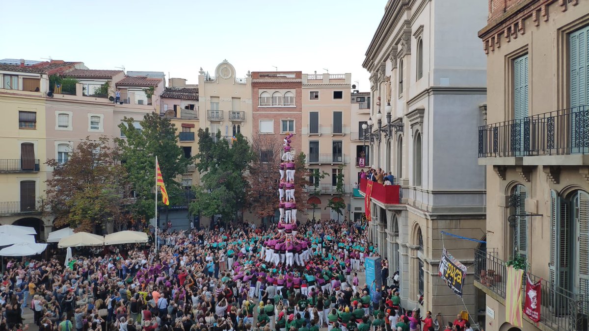 A segona ronda hem carregat el 3 de 9 amb folre.

#castellers #LaTemporadaQueEnsMereixem <a href="/igualadaccc2022/">Igualada Capital de la Cultura Catalana 2022</a> 

📸 <a href="/paucorcelles/">pau corcelles</a> <a href="/pampallugaines/">Aina</a>