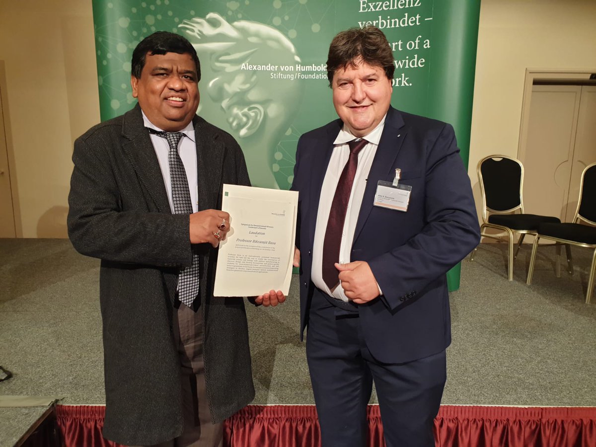 Ceremony of Conferment of Awards at Symposium for Research Award Winners @AvHStiftung in Bamberg. Glad to share this moment with Prof. Bikramjit Basu, Indian Institute of Science Bangalore 🇮🇳, who will carry out research @Boccaccini_Lab @DeptWW_FAU @UniFAU for the next 6 months!