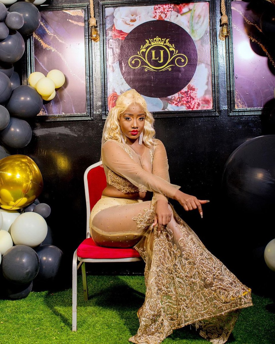 LydiahJazmine's tweet photo. #27/7 👸🏾✍🏾 https://t.co/ncdZ1AWck4
