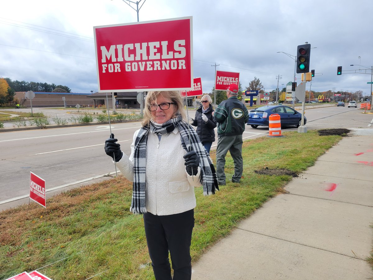 SchumacherTommy's tweet photo. Stopped by at a great sign event in Stevens Point today! It may be cold out but that isn't stopping these awesome volunteers from supporting our candidates and talking to voters about voting Republican up and down the ballot on November 8th! #LeadRight #3rdForRon #VoteMichels https://t.co/uu69U4DgPV