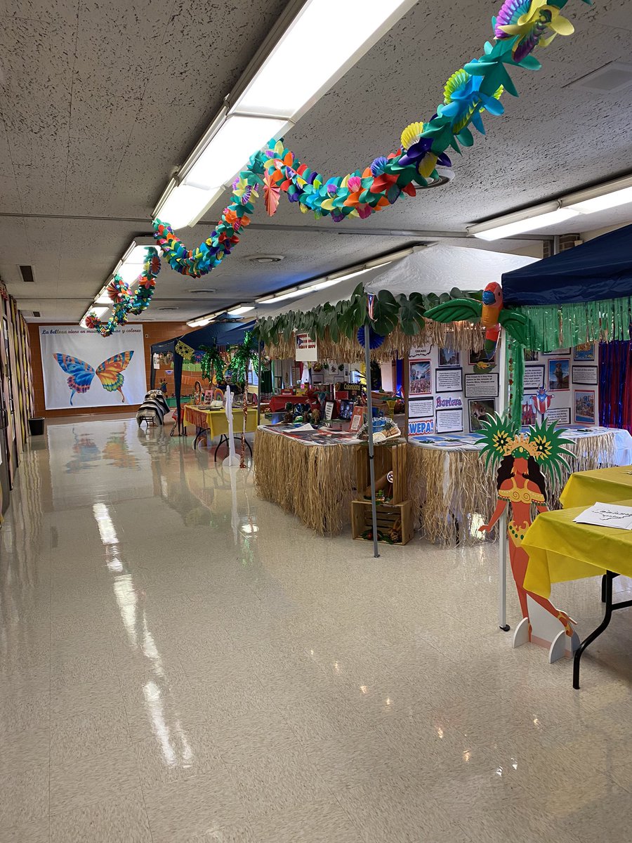 RepAGC's tweet photo. 🚨TODAY🚨HOY at #WestLawn (4233 W. 65th Street) @ChicagoParks 12noon - 3pm Celebration of #HispanicHeritageMonth
-Arts & Crafts
-Food Vendors
-Local Vendors
#IL22ndDistrict #BuildingCommunityin22 https://t.co/p8hgNjckKG