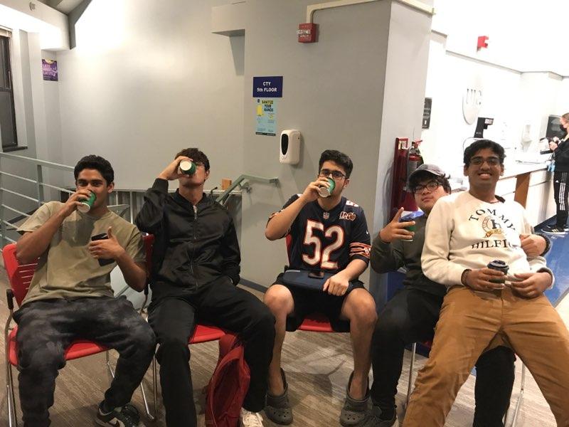 housingUIC's tweet photo. It's the midterm season and what better than some Late-Night Lattes!โ๐ฅฐ
RA Abhi hosted Late Night Lattes for the Courtyard residents, where he made coffee, tea, and hot chocolate for the residents while they studied for midterms.
#RAPrograms https://t.co/9BhEIMWAXP