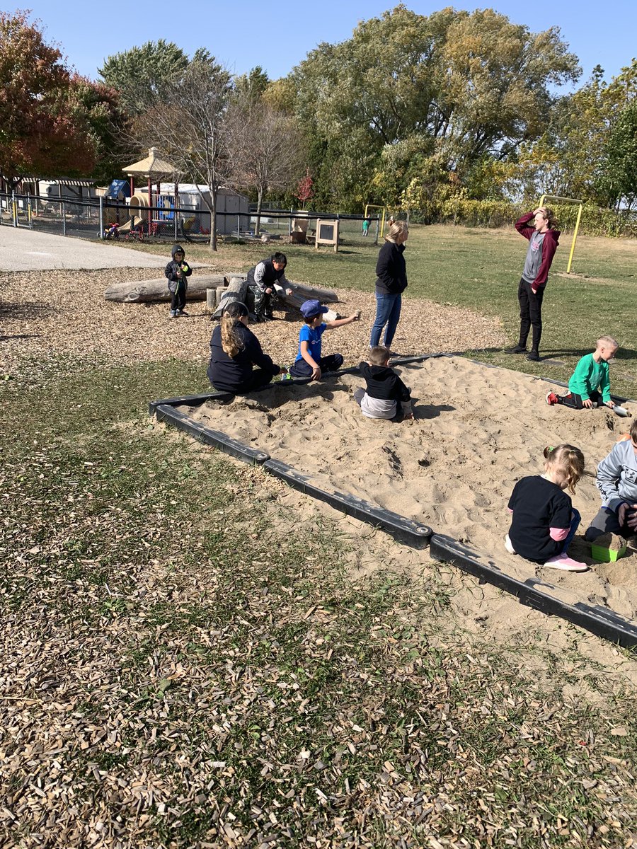 Cleaning up the garden and getting ready to plant our tulips. <a href="/SEWchargers/">SEWchargers</a> <a href="/MrsLalondeSTE/">Renee Lalonde</a>
