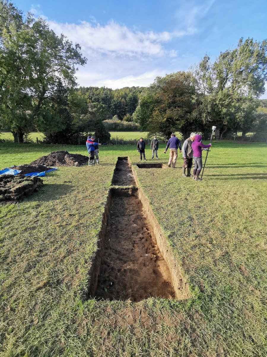 RCavepainting's tweet photo. Great day digging with @SAHS_org https://t.co/bffbr0SWsr