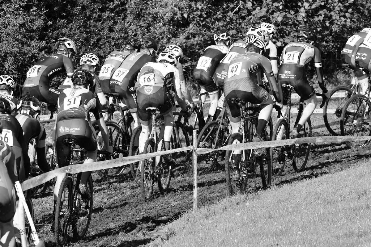 CX Results: Notts and Derby League Round 3

Dillon Air, James Swadling, Amelie Wayte &amp; Alexander Forrester winners at round 3 of the Notts and Derby Cyclocross League at Middlehill
velouk.net/2022/10/15/cx-…

#Brother4Results | Presented by <a href="/SANTINI_SMS/">Santini Cycling</a> UK Contact: 0789 6810 839