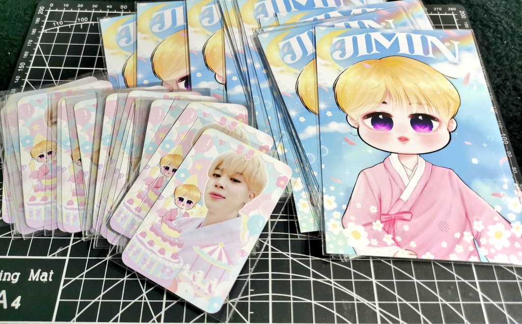 moominstar98's tweet photo. 🐥 ɢɪᴠᴇᴀᴡᴀʏ ᴊɪᴍɪɴ ᴅᴀʏ
ชอบงานทุกงานเลย✨🥰
โปสการ์ดงานวาด : @PearwaChan #peartaereview
ออกแบบโฟโต้การ์ด,พรีวิว : @mmoonlight14 #jamjamdesign
งานปริ้นโปสการ์ด,โฟโต้การ์ด : @9597bear_band #9597bearband https://t.co/pueJCDJVqD