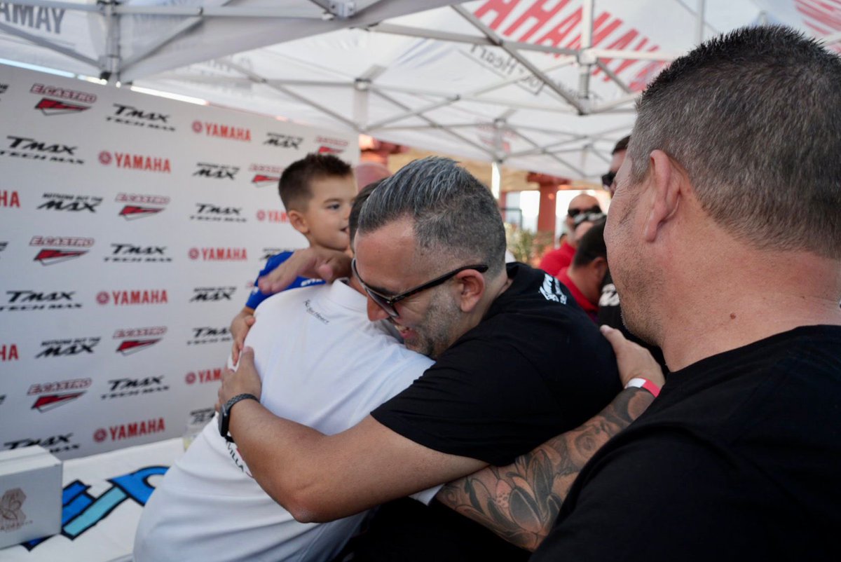 ecastromotos's tweet photo. 😁 Estamos disfrutando y viviendo momentos muy especiales en el 5º aniversario del @tmaxsevilla 👏🎁 

#EduardoCastroMotos #Yamaha #TMAX #TMAXSevilla #YamahaTMAX #SportScooter #Sevilla #TMAXTechMAX https://t.co/VG5DqAnvqf