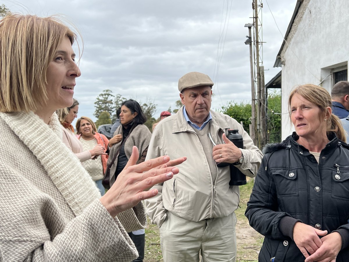 MGAPUruguay's tweet photo. #HOY En el marco de las celebraciones por el día de la #MujerRural y del #Agro autoridades nacionales y departamentales recorrieron emprendimientos de mujeres #Transformadoras en las localidades de: 
📍Villa El Carmen
📍Puntas de Herrera https://t.co/CFXPxnxSrm