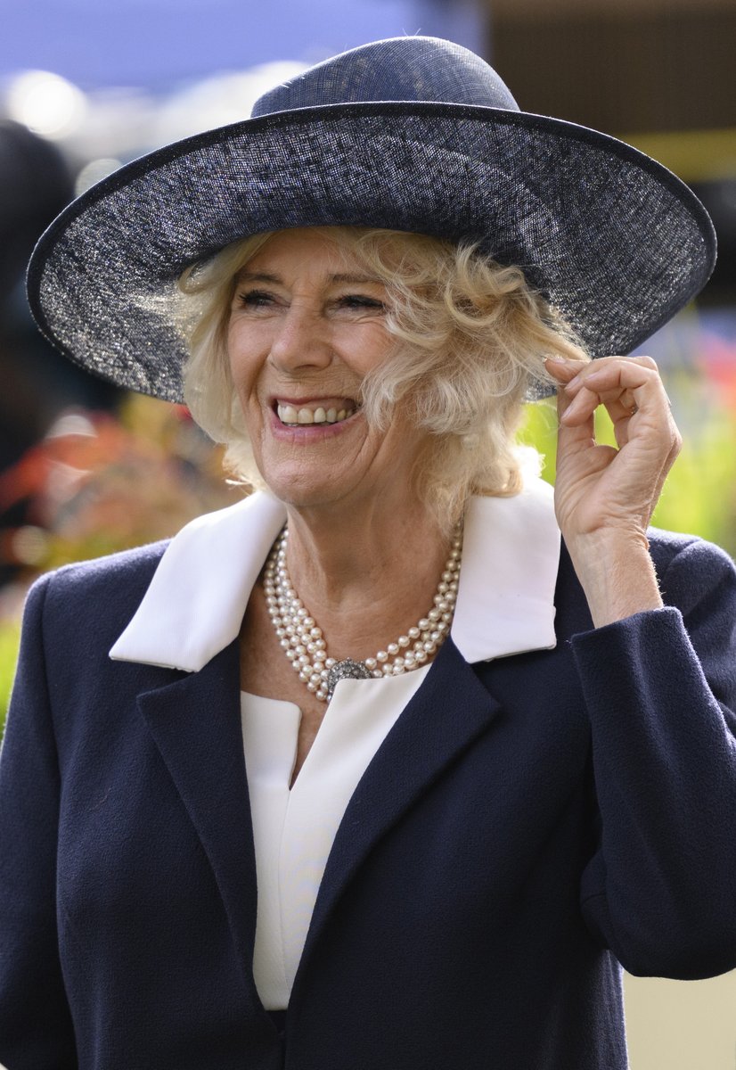 royalfocus1's tweet photo. A few more pictures of Queen Camilla at The British Champions Day at Ascot #Royals #Queen #ascot #Camilla https://t.co/IXl6g0gJxD