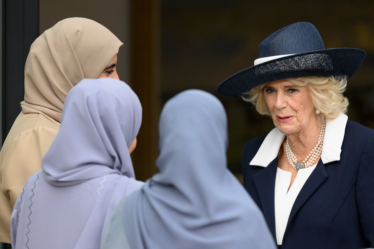 royalfocus1's tweet photo. A few more pictures of Queen Camilla at The British Champions Day at Ascot #Royals #Queen #ascot #Camilla https://t.co/IXl6g0gJxD