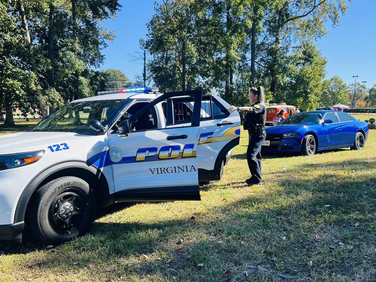 MFox_VBPD's tweet photo. Thanks Beach Beacon for the invite to your Harvest Fest 2022!  It was nice meeting everyone!  Still time to meet them too, here until 3pm! https://t.co/qX600n2LSu