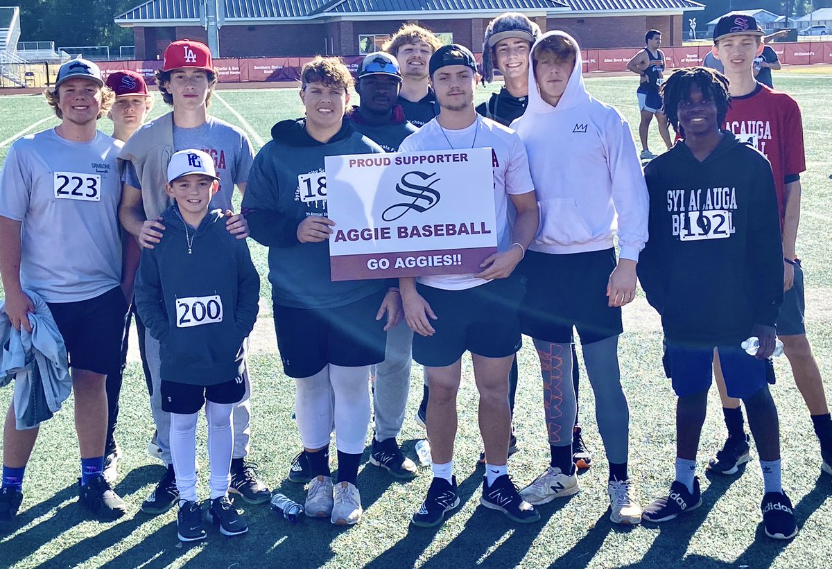 SYL_BSB's tweet photo. ⚾️🏃‍♂️☀️ Nice day for a run! 🏃‍♂️ ☀️ ⚾️ 7th Annual SCS Foundation 5K/10K #ClearASpace https://t.co/5Qn3TubPiD