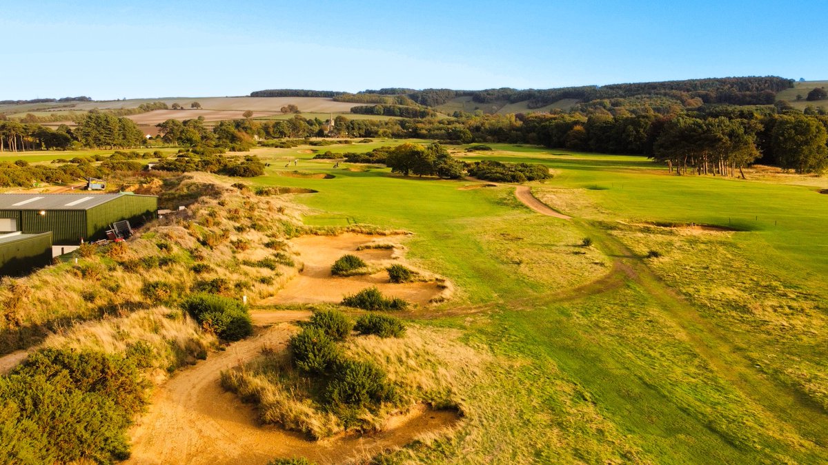 ukgolfguy's tweet photo. A lovely Autumn day at @GantonGC. Itβs the ultimate example of a well bunkered course. Challenging without ever being overly penal, and quality hole after quality hole. A very welcoming atmosphere too. Well worth making the trip! https://t.co/qqBVl0MfAM