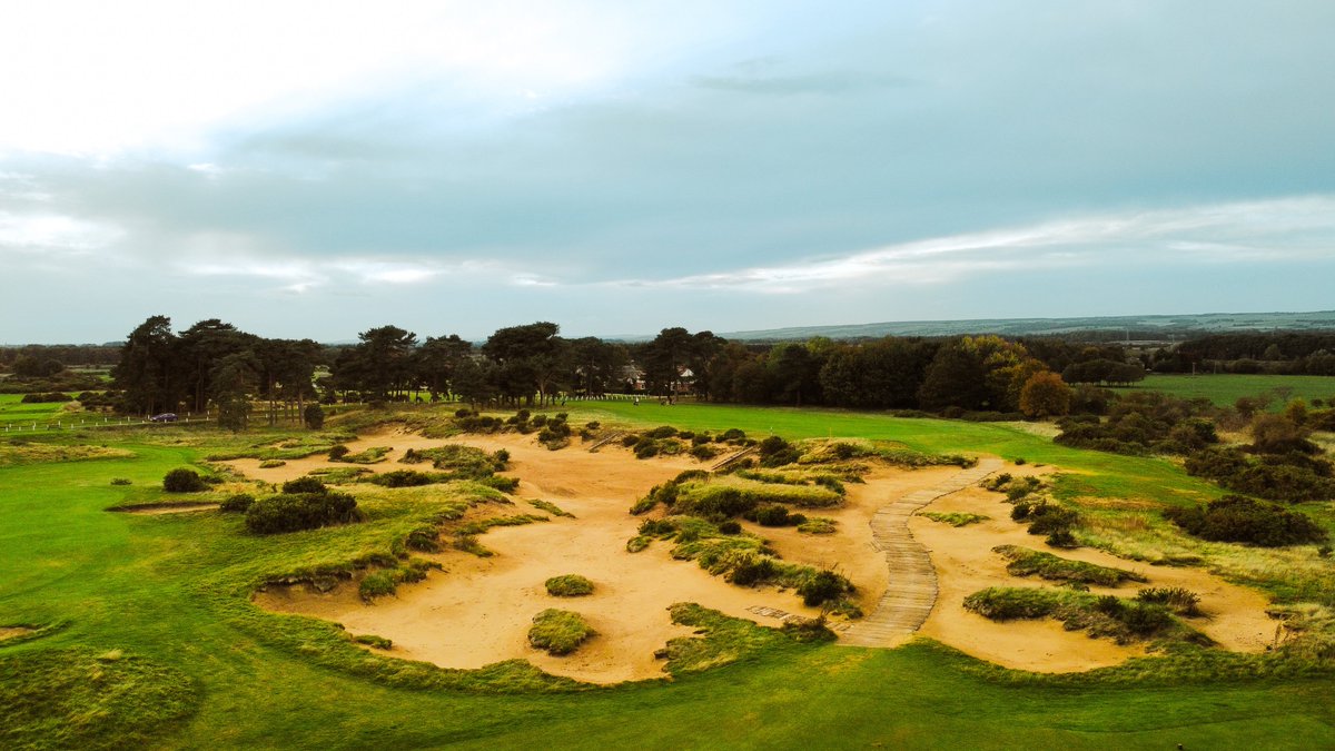 ukgolfguy's tweet photo. A lovely Autumn day at @GantonGC. Itβs the ultimate example of a well bunkered course. Challenging without ever being overly penal, and quality hole after quality hole. A very welcoming atmosphere too. Well worth making the trip! https://t.co/qqBVl0MfAM