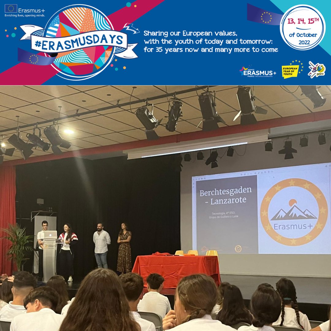 ErasmusSMDV's tweet photo. Ceremonia de entrega de premios en @NazaretArrecife a los ganadores del diseño de logos que representarán a nuestras movilidades #ErasmusPlus en este curso, #DanceChallenge como parte de nuestro proyecto #eTwinning!! #ErasmusDays #LookUp https://t.co/DV4JOQwU9O