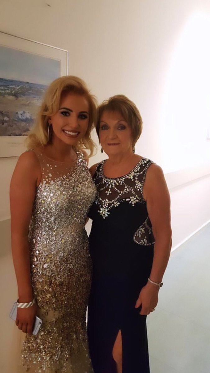 ClionaHagan's tweet photo. Happy 80th birthday to the queen of country music @BegleyPhilomena 💕 https://t.co/8KDrx9pldo