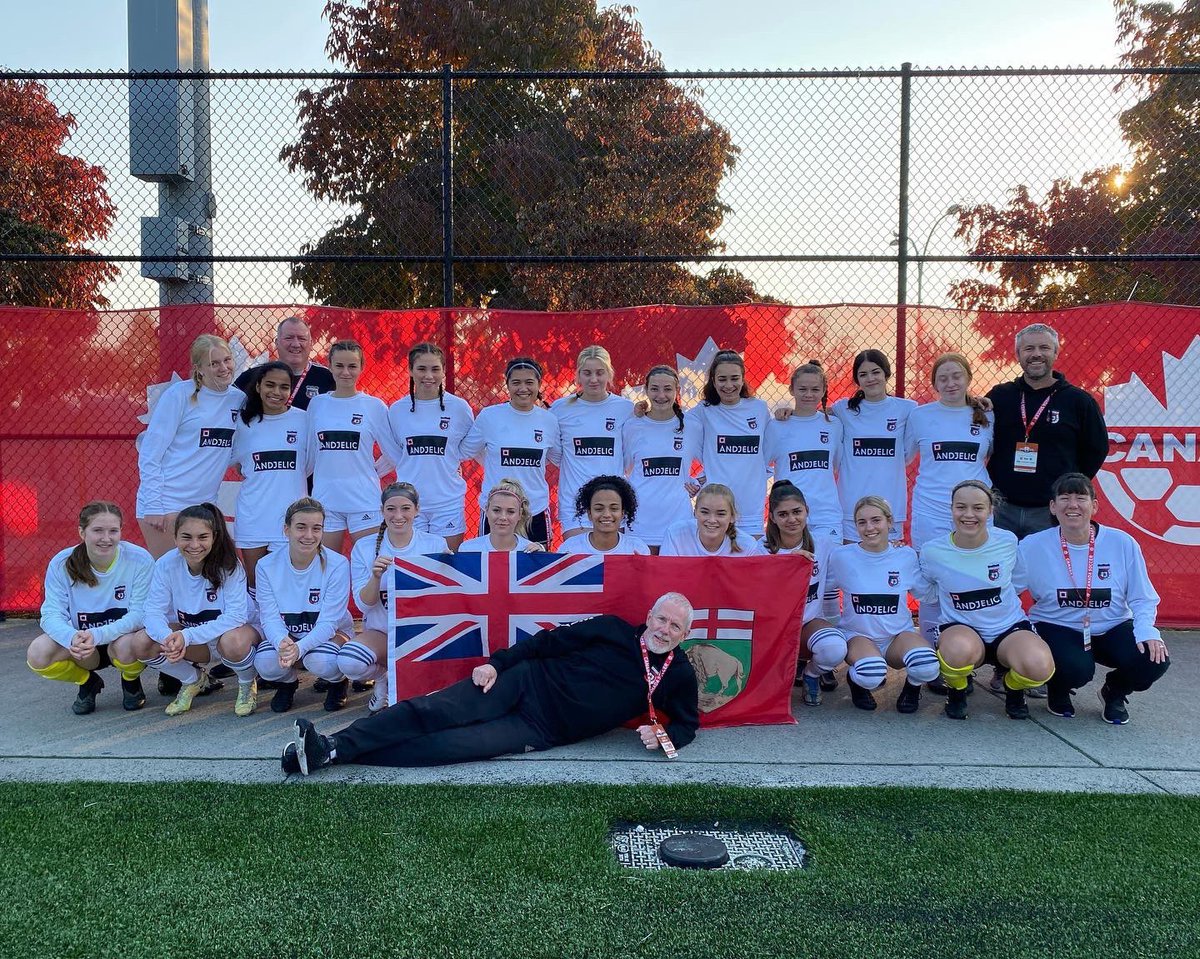 hadleyanthony_'s tweet photo. nationals with this team was such a great experience!! we fought hard till the very end and i couldn’t be more proud of what we’ve accomplished❤️🖤@WSEUSoccer https://t.co/TiNIheUQjp