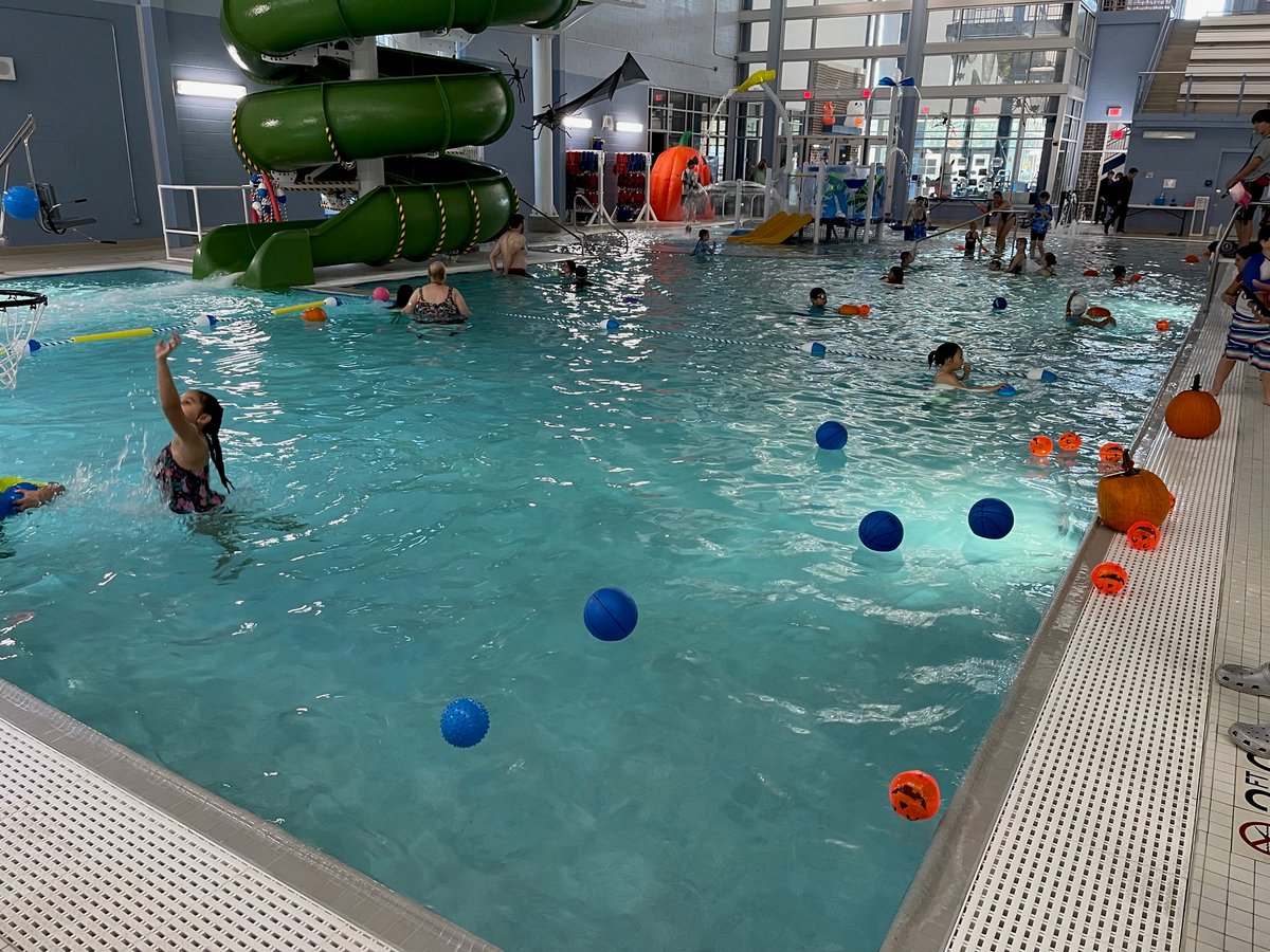 PWCSAquatics's tweet photo. Everyone is having a great time at Pumpkin Pluckin'! We can't wait to see the next group at 2pm and at 5pm for Haunted Swamp!
#PWCSwims #SpookySwim https://t.co/RdzBpK3vw1