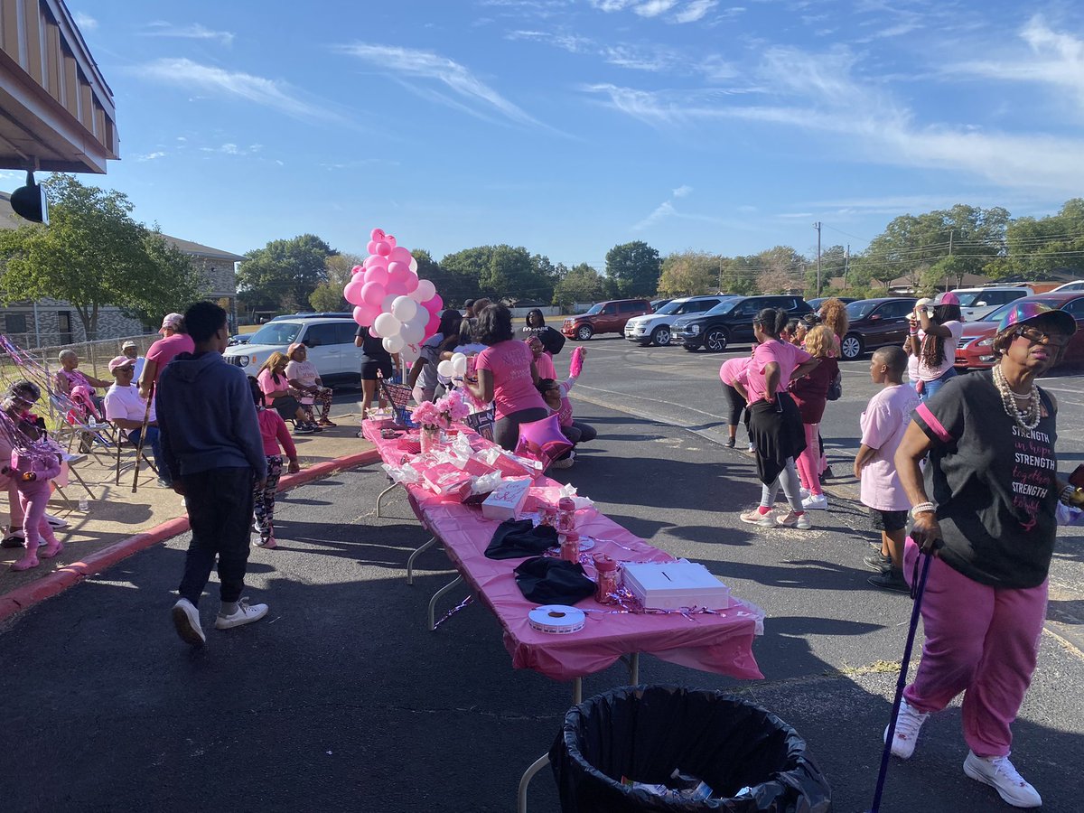 AWainwrightTV's tweet photo. A look at friends, family and members of Freedom Missionary Baptist Church this morning. 

They hosted a Breast Cancer Awareness walk to honor those fighting, survivors and those who lost their life, including Tiffany Jackson. @CBSDFW https://t.co/ADvSdn4TJp
