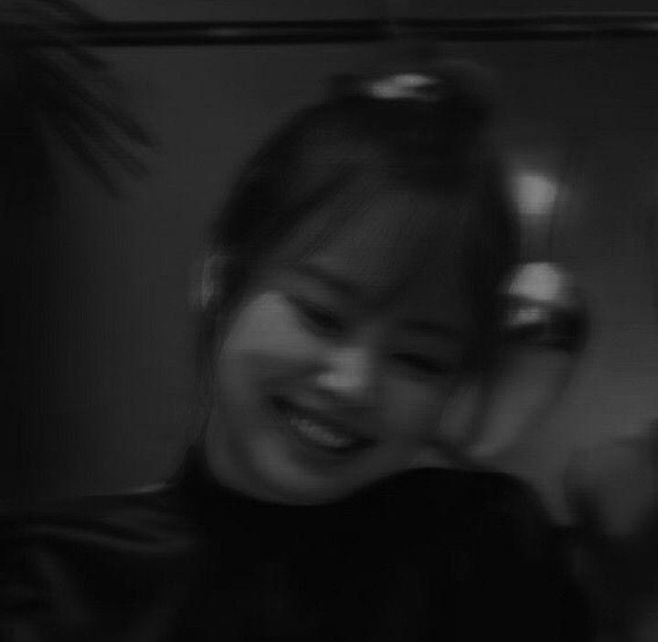 bana bu fotiye bakinca akliniza gelen ilk sarkiyi atin dinlicem