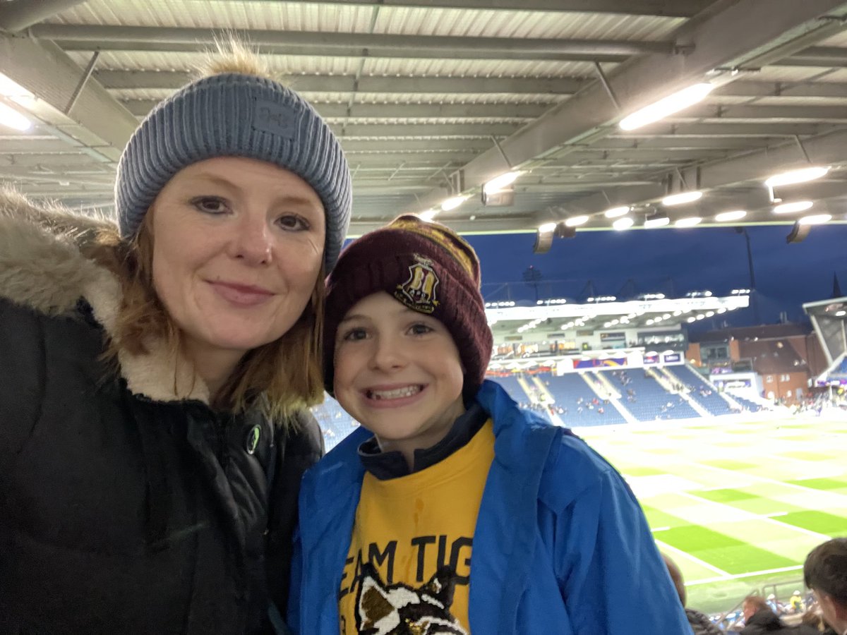 CassandraMacDo2's tweet photo. First ever live rugby league game at Headingley. Amazing welcome from all staff here and awesome atmosphere #AusvsFiji ⁦@RLWC2021⁩ https://t.co/zsdSjpRBCs